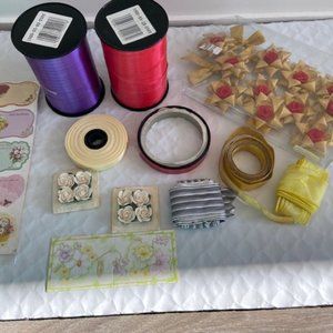 - Bundle of gifts presents packing items ribbon lace bows flowers name tags NEW